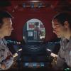 I due astronauti parlano tra loro inconsapevoli che il computer HAL sta leggendo il labiale
